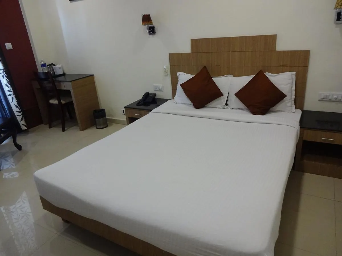 Royal Riviera Hotell Kumarakom 3*,